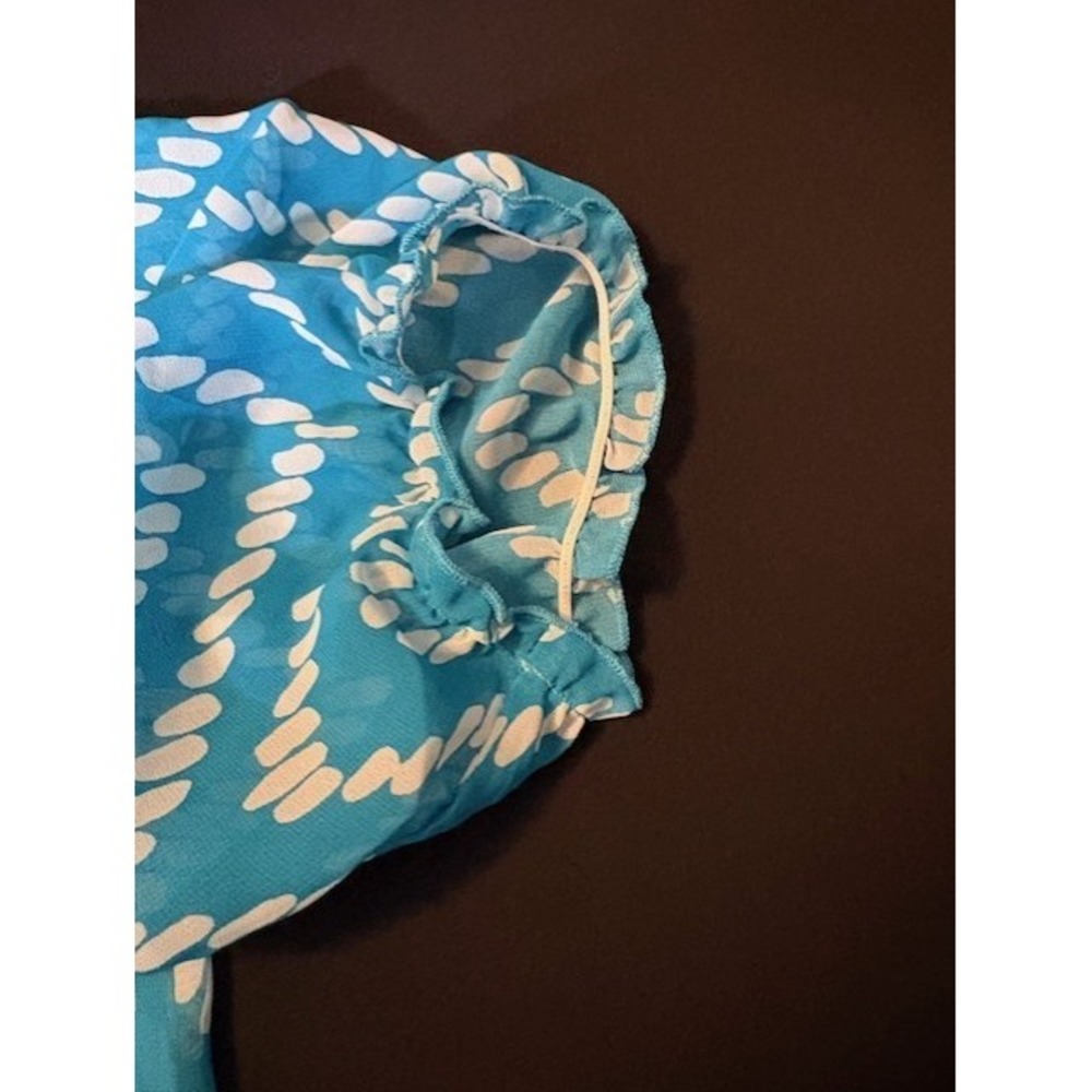 By & By short sleeve blouse, teal with white pattern, size medium - Picture 10 of 11